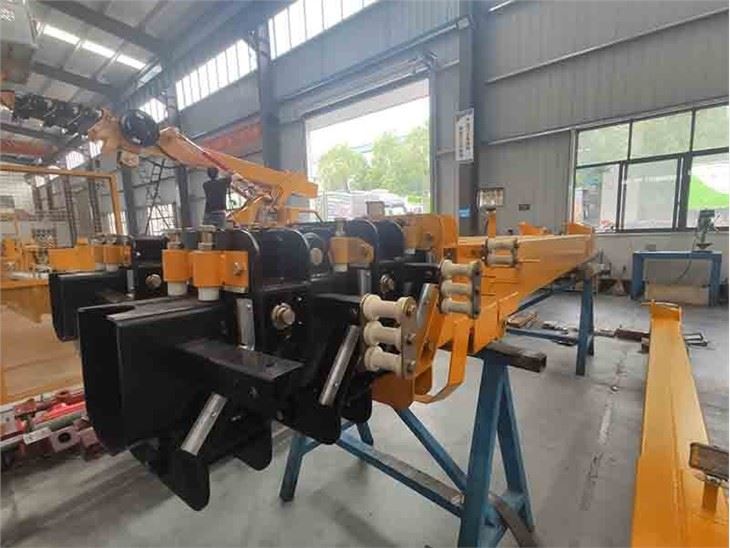 Aerial lift truck6